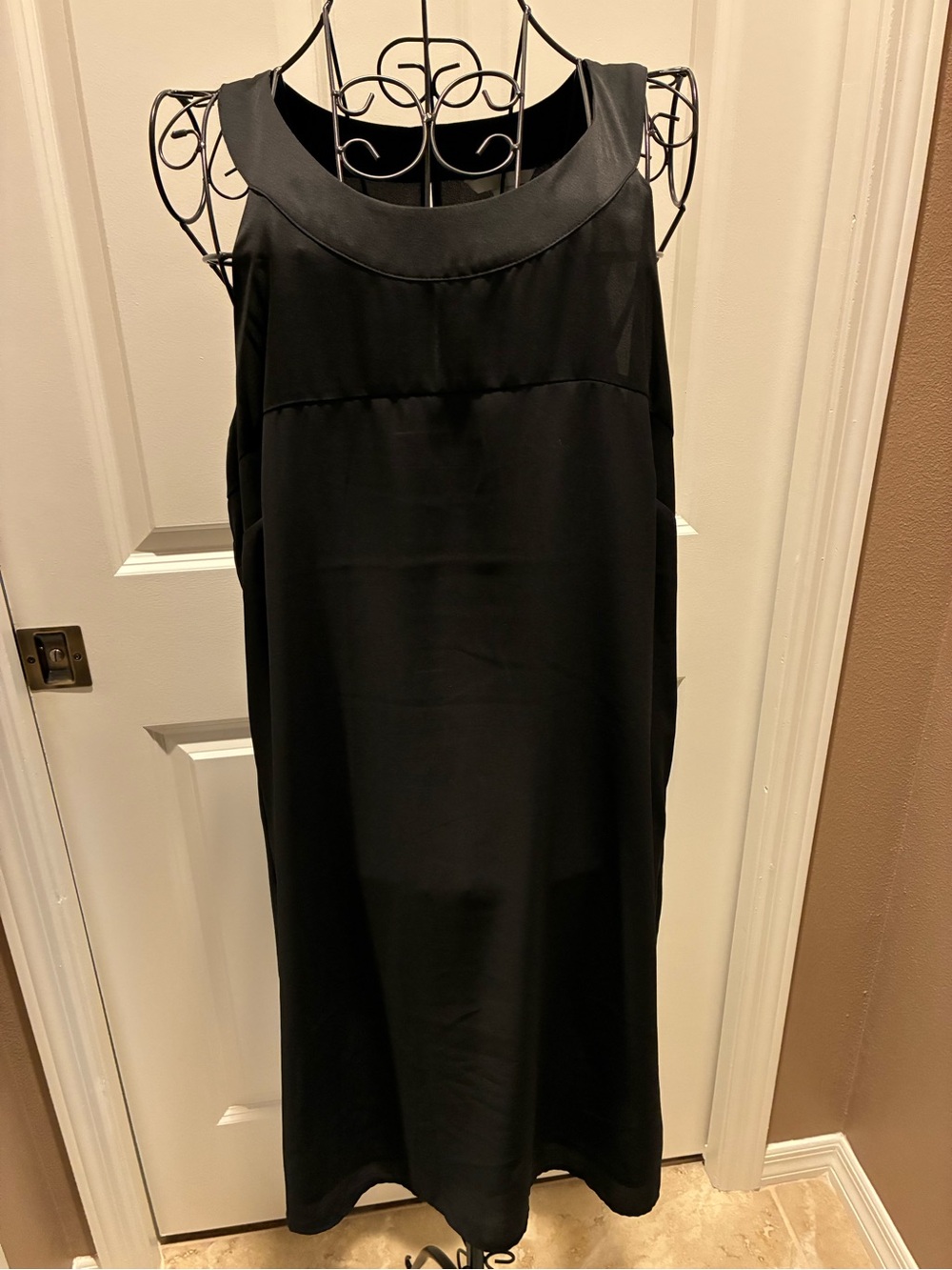 Black Sleeveless Shift Elegant Women's Dress
